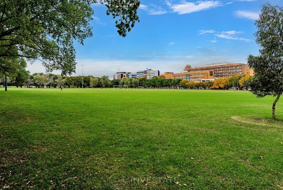 Fawkner Apartment Bay-View 5 Melbourne Exterior photo